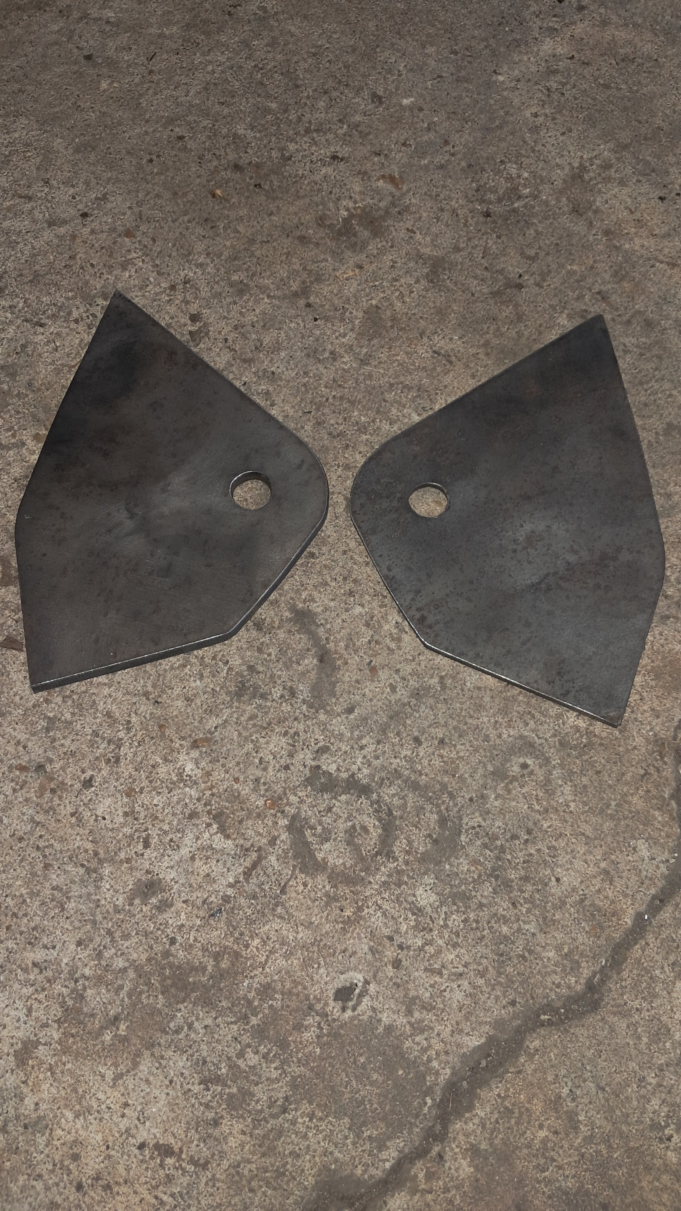 Cadillac / Caprice /Roadmaster  upper trailing arm mount reinforcment plates (frame side)