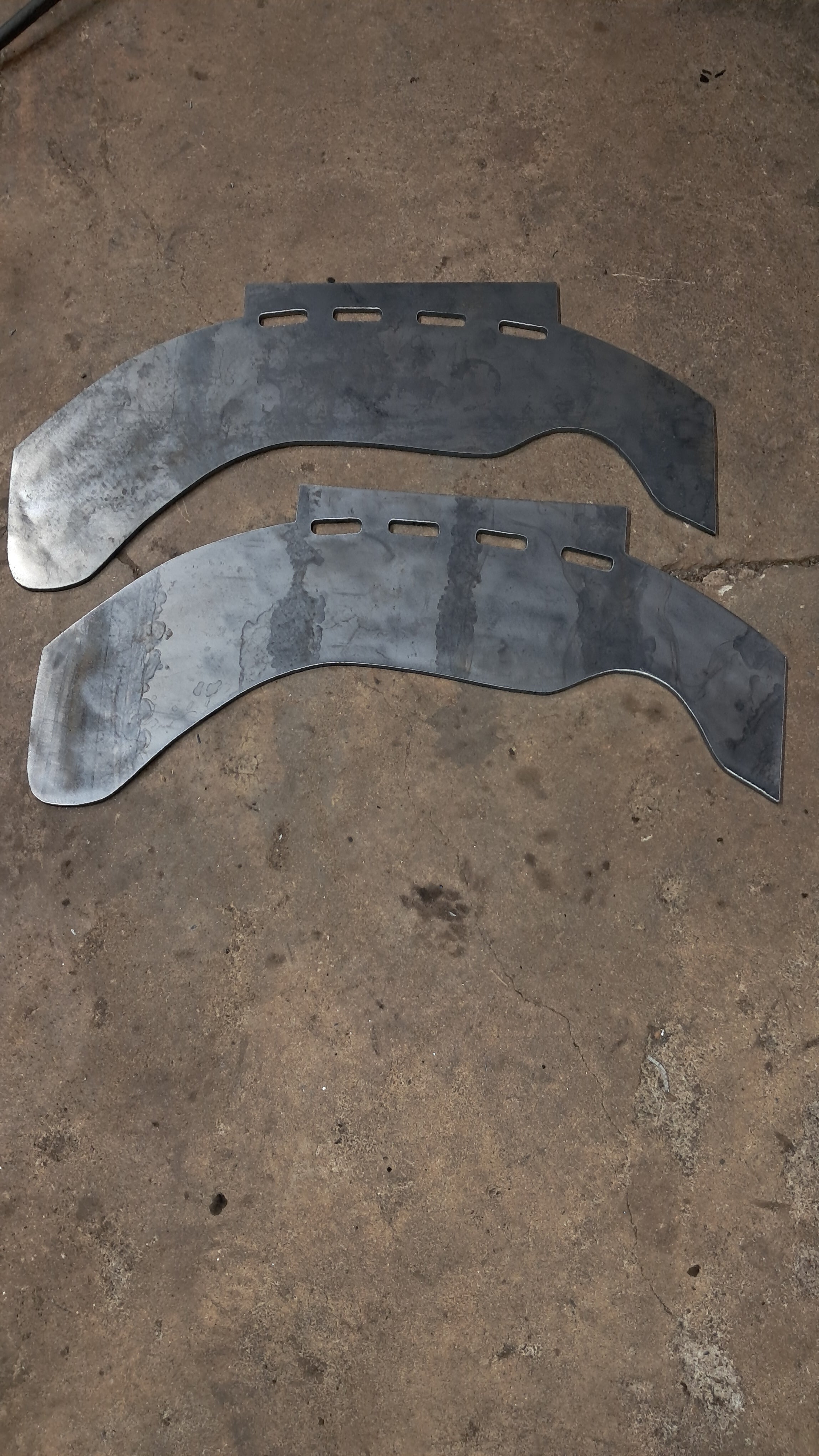 G Body inner rear arch reinforcement with a raised bridge and notched bottom.