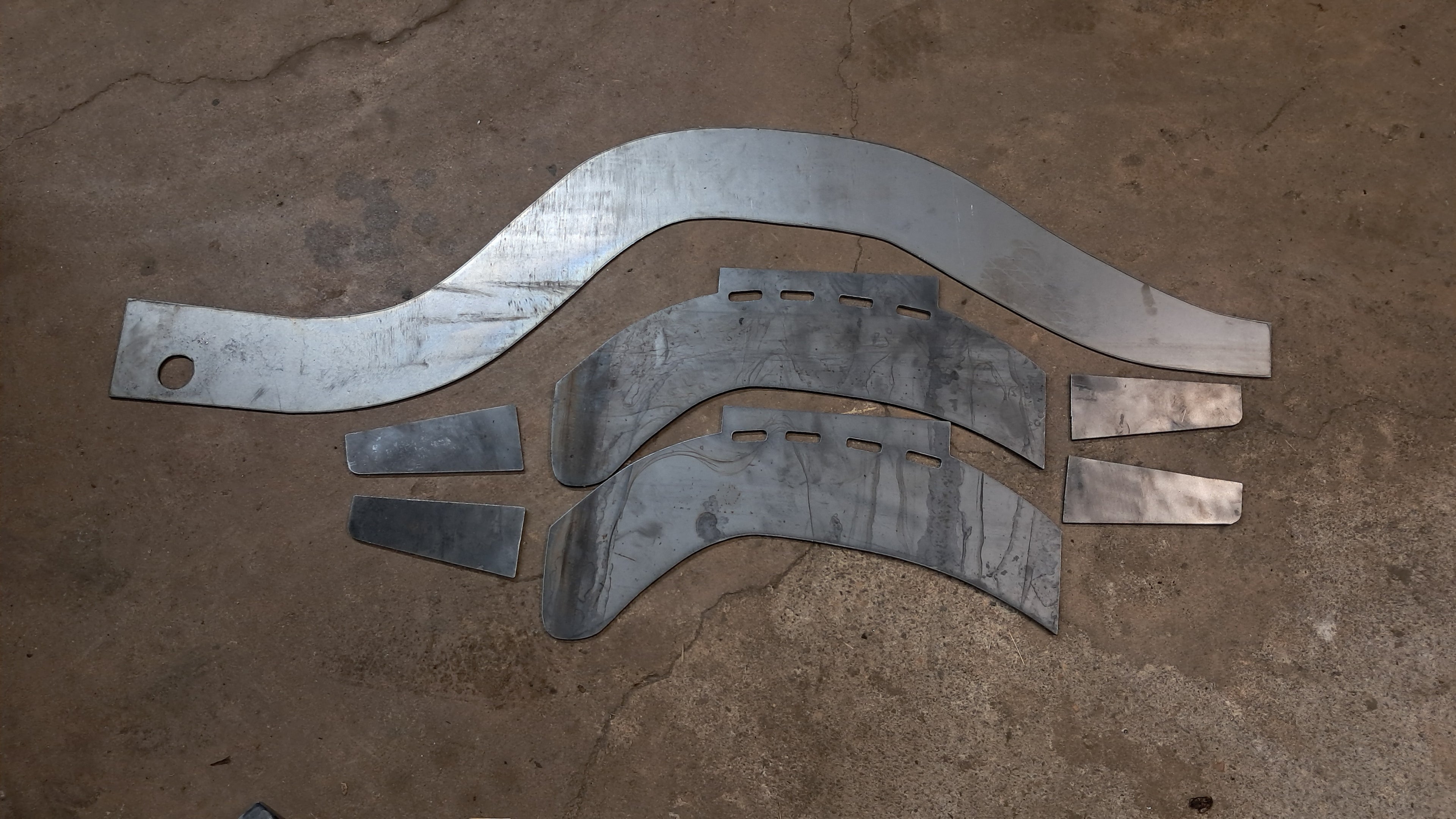 G Body inner and outer rear arch reinforcement plates for a raised bridge with gussets